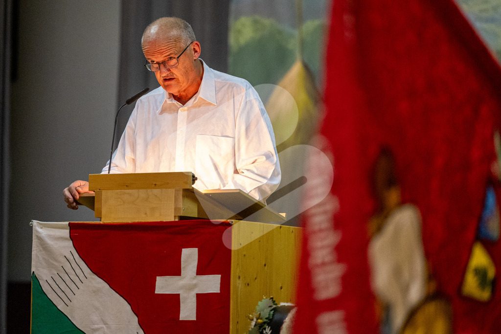 SKE100J_4880 | Die Schwinger des Schwyzer Kantonalen Schwingerverbandes: Fotos, die Dynamik und Leidenschaft festhalten, sowie emotionale Momente aus dem traditionellen Schwingsport zeigen. - Realisiert mit Pictrs.com