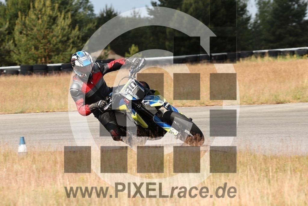 0080-20240519_12383 | Schöne Erinnerungen an spannende Momente - das festzuhalten ist unser Job. PIXELrace.de ist seit 2003 auf den Rennstrecken Europas unterwegs um die Action draußen beim Fahren und die wunderbare Stimmung imm Fahrerlager für euch einzufangen.