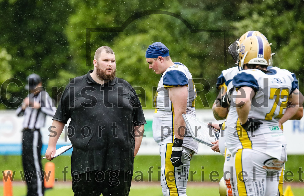 2022-05-29_026_Erding_Bulls_gegen_Nuernberg_Rams | Erding, Deutschland, 29.05.2022:
Fußball, Regionalliga 2022, 5. Spieltag, Erding Bulls gegen Nürnberg Rams, Endergebnis: 10:16

Max Schmidt von Schmidt (Erding Bulls, #77)

Foto: Christian Riedel / fotografie-riedel.net