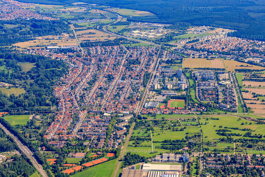 Luftbild: Stadtansicht von Südwesten im Ortsteil Neureut in Karlsruhe im Bundesland Baden-Württemberg in Deutschland. Foto: IMG_32150.jpg vom 20.08.2010 durch Werner Riehm/FLY-FOTO.de