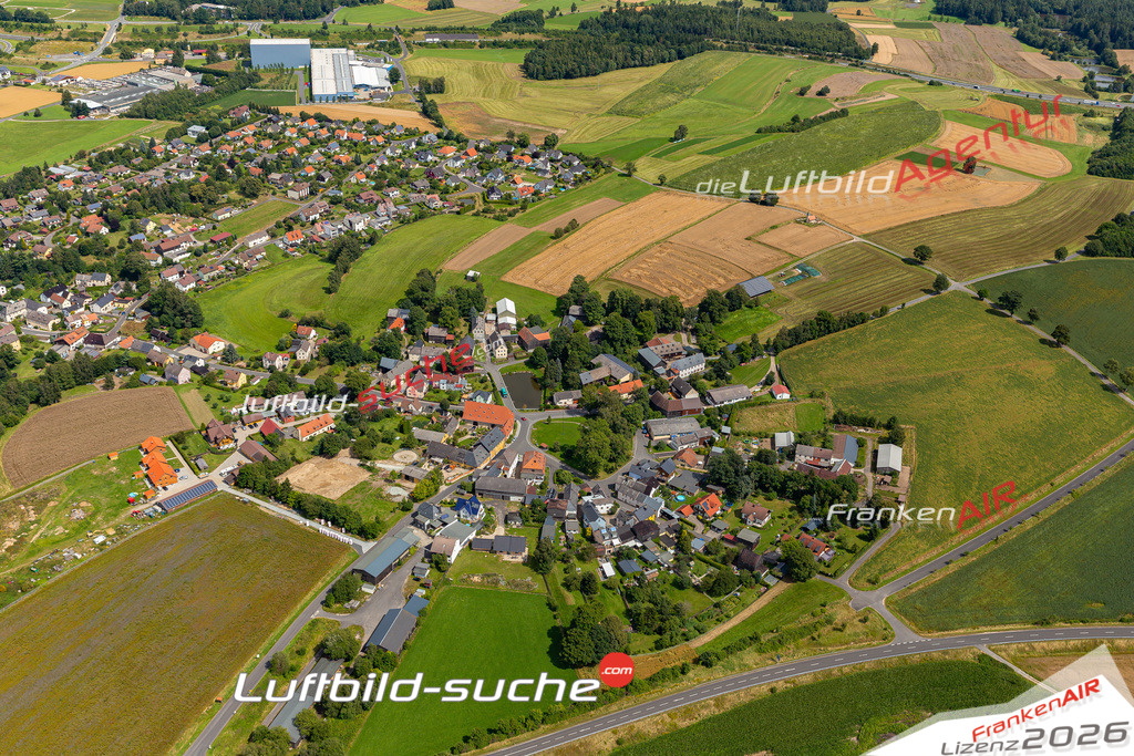 Das Luftbild der Stadt Höchstädt im Fichtelgebirge wurde 2021 vom Flugzeug heraus erstellt (keine Drohne) Aufnahmehöhe ca.450 Meter- hohe Bildauflösung und Druck-Qualität garantiert!