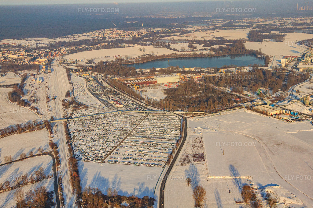 Aerial view: Customs port for cars from WALON FRANCE in winter with snow in Lauterbourg in the state Bas-Rhin, France. – Photo: IMG_36593.jpg taken on 01/05/2011 by Werner Riehm/FLY-FOTO.com – Resolution of the original: 4752 x 3168 px – Solutions logistiques pour l'industrie:
