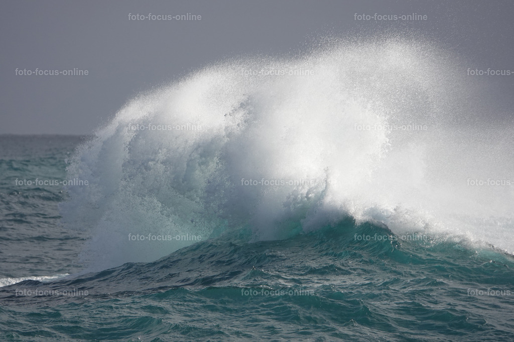 Wild waves | Atlantic breakwater