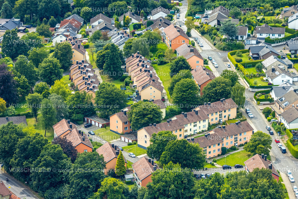 Wickede240711416 | Luftbild, Reihenhaus Wohnsiedlung Auf der Heege mit Trambolin im Garten, Wiehagen, Wickede, Soester Börde, Nordrhein-Westfalen, Deutschland