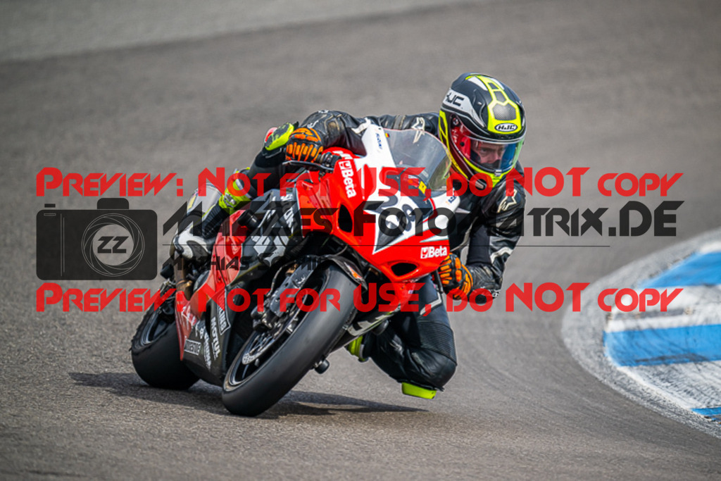 MaZZes_FotoMatrix_230410_1712 | GELB