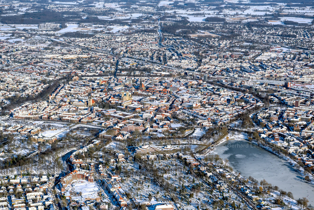 4043933 | MüNSTER 13.02.2021 Winterlich schneebedeckte Altstadtbereich und Innenstadtzentrum in Münster im Bundesland Nordrhein-Westfalen, Deutschland. Weiterführende Informationen bei: Stadt Münster,  Stadtwerke Münster GmbH. // Wintry snowy old Town area and city center in Muenster in the state North Rhine-Westphalia, Germany. Further information at: Stadt Muenster,  Stadtwerke Muenster GmbH. Foto: Gerhard Launer