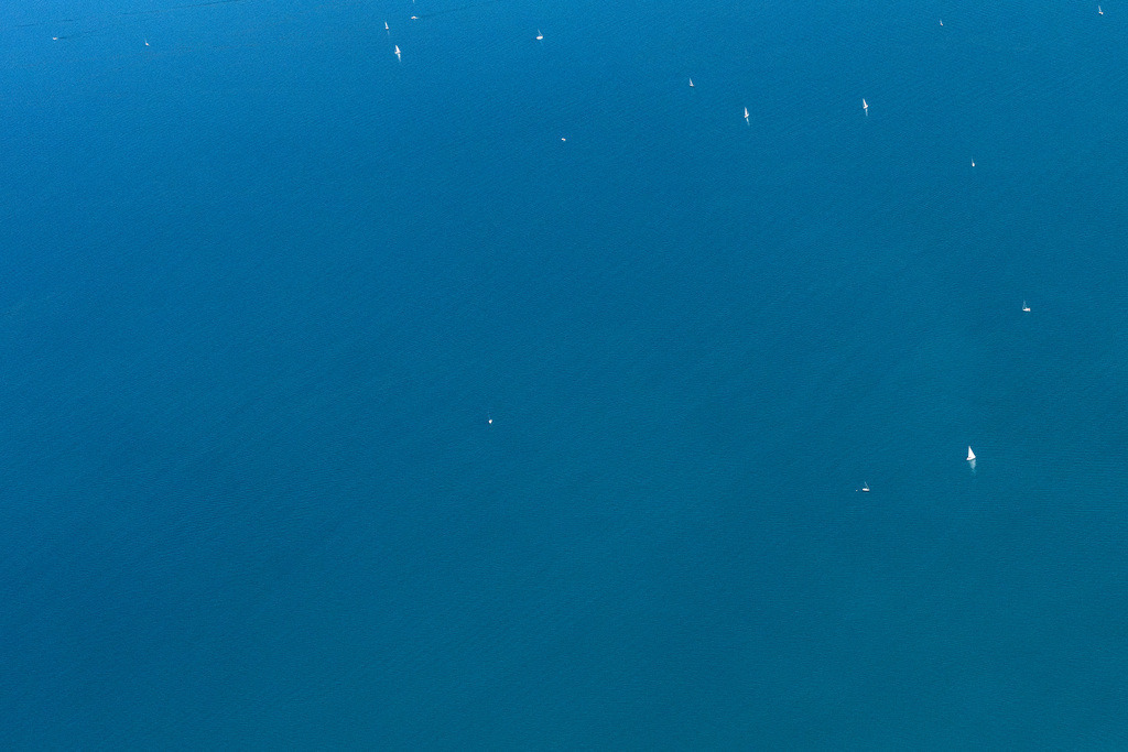 dr__0059124.jpg | LINDAU (BODENSEE) 20.08.2020 Segelschiff mit weißen Segeln in Fahrt auf dem Bodensee in Lindau (Bodensee) im Bundesland Bayern, Deutschland. // Sailboat under way on Bodensee in Lindau (Bodensee) in the state Bavaria, Germany. Foto: Daniel Reiter