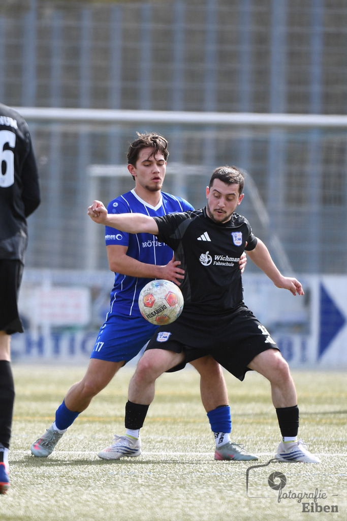 FC Rastede-VFl Stenum | Herren Bezirksliga 2; FC Rastede (blau)-VFL Stenum (schwarz) am 29.03.2026 in Rastede (Sportanlage Köttersweg), Photo: Philip Eiben 2026 - Realisiert mit Pictrs.com