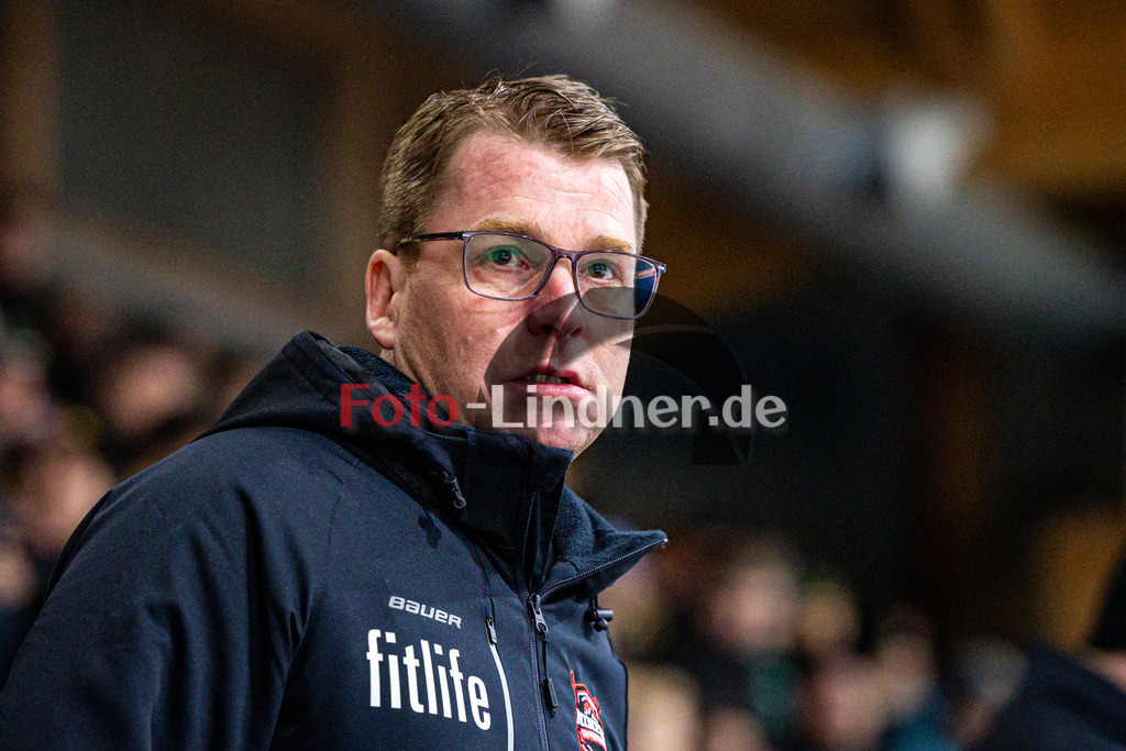 TSV Peißenberg Miners vs TEV Miesbach | Eishockey Bayernliga 2023/2024, TSV Peißenberg Miners vs TEV Miesbach, 20240202,
Stefan Ihsen (Miners Trainer), Freisteller, Portrait,
2024-02-02 in Peißenberg (Eisstadion)
Stefan Ihsen (Miners Trainer)
Copyright: WolfgangxLindner foto-lindner.de