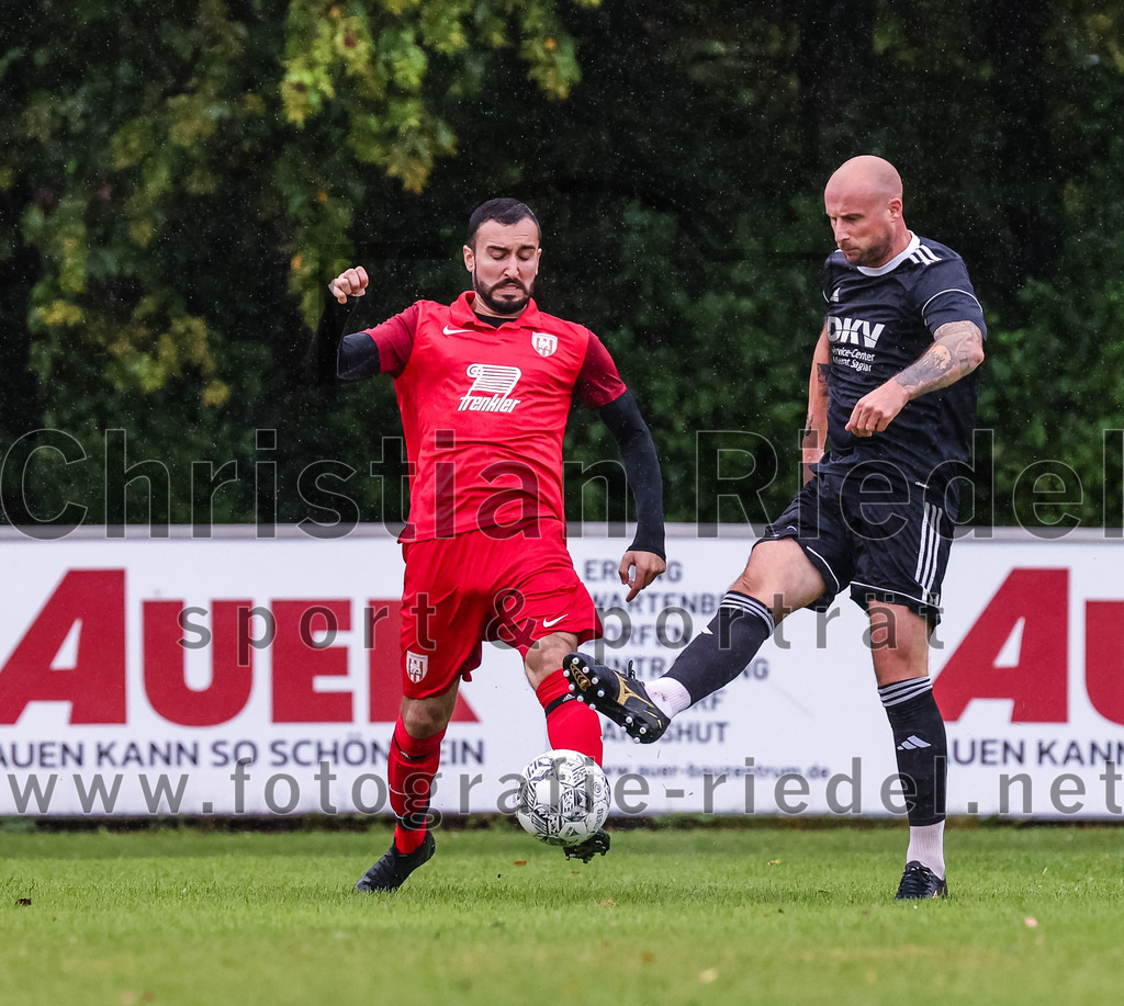 2023-08-27_046_TSV_Steinhoering_gegen_FC_Ebersberg | Steinhöring, Deutschland, 27.08.2023:
Fußball, Kreisklasse 2023 / 2024, 2. Spieltag, TSV Steinhöring gegen FC Ebersberg, Endergebnis: 2:0

Georgi Akopov (FC Ebersberg, #6), Thomas Rotherbl (TSV Steinhöring, #7)

Foto: Christian Riedel / fotografie-riedel.net