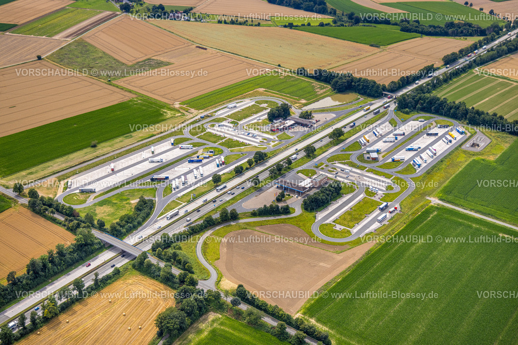 Werl240711620 | Luftbild, Autobahnrastplatz Serways Raststätte Am Haarstrang, LKW Stellplätze, Autobahn A44 Straßenverkehr, Westbüderich, Werl, Soester Börde, Nordrhein-Westfalen, Deutschland