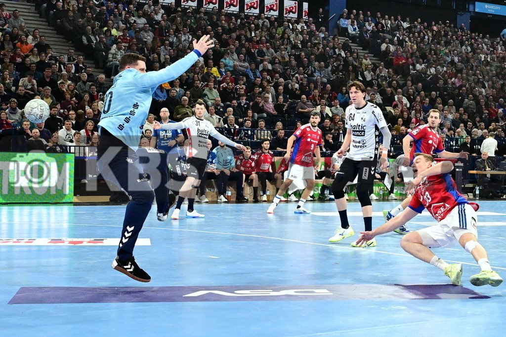 KBS Picture_HSVH-SGFl-Handewitt_013 | v.l. Moeller Kevin (SG Fl.-Handewitt) , Sauter Moritz (HSV Hamburg) ,Sportarena :  Barclays Arena Hamburg, - Realisiert mit Pictrs.com