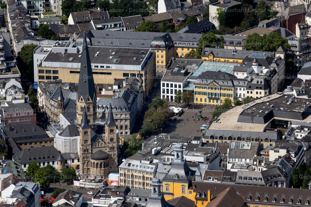 4048296 | Bonner Münster, auch Münsterbasilika genannt, ist die romanische, katholische Hauptkirche in Bonn und ein Wahrzeichen der Stadt