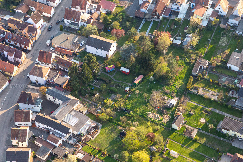 Luftbild: Ferienwohnungen im Bauwagen in Kandel im Bundesland Rheinland-Pfalz in Deutschland. Foto: IMG_126495.jpg vom 20.04.2021 durch Werner Riehm/FLY-FOTO.de
