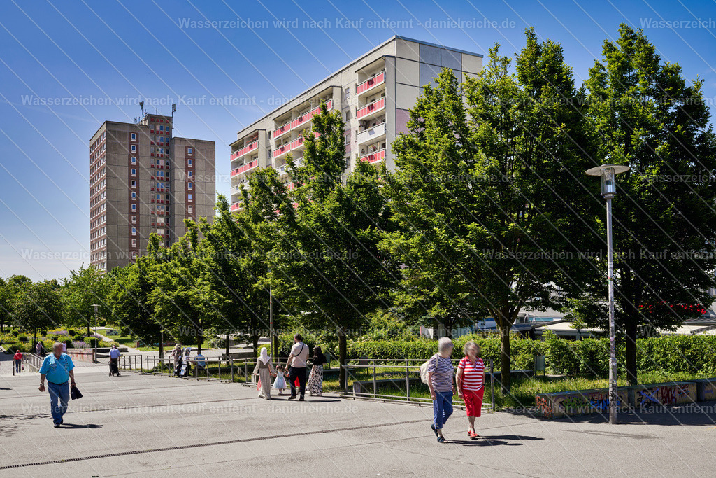 Leipzig Grünau Mitte Blick auf PH16-Bauten Stuttgarter Allee (Sommer 2026) | Leipzig Grünau Mitte Blick auf PH16-Bauten Stuttgarter Allee (Sommer 2026) - Realisiert mit Pictrs.com