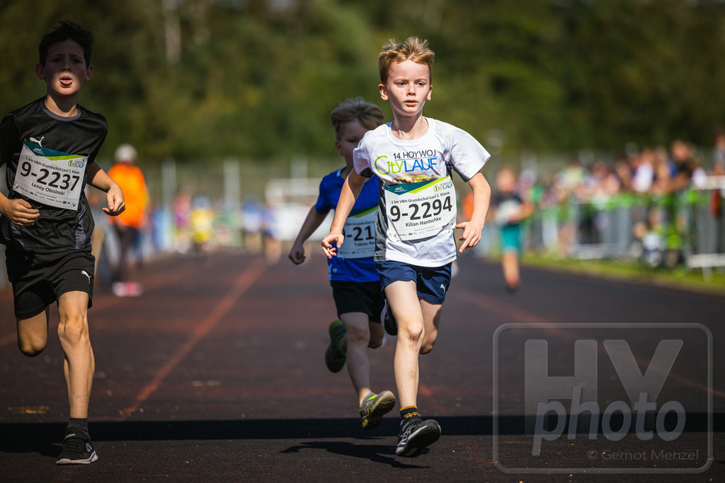 16. Hoywoj-CityLauf im Sportforum Hoyerswerda - 16.09.2023 | 1km VBH-Grundschul-Lauf 2. Klassen - Realisiert mit Pictrs.com