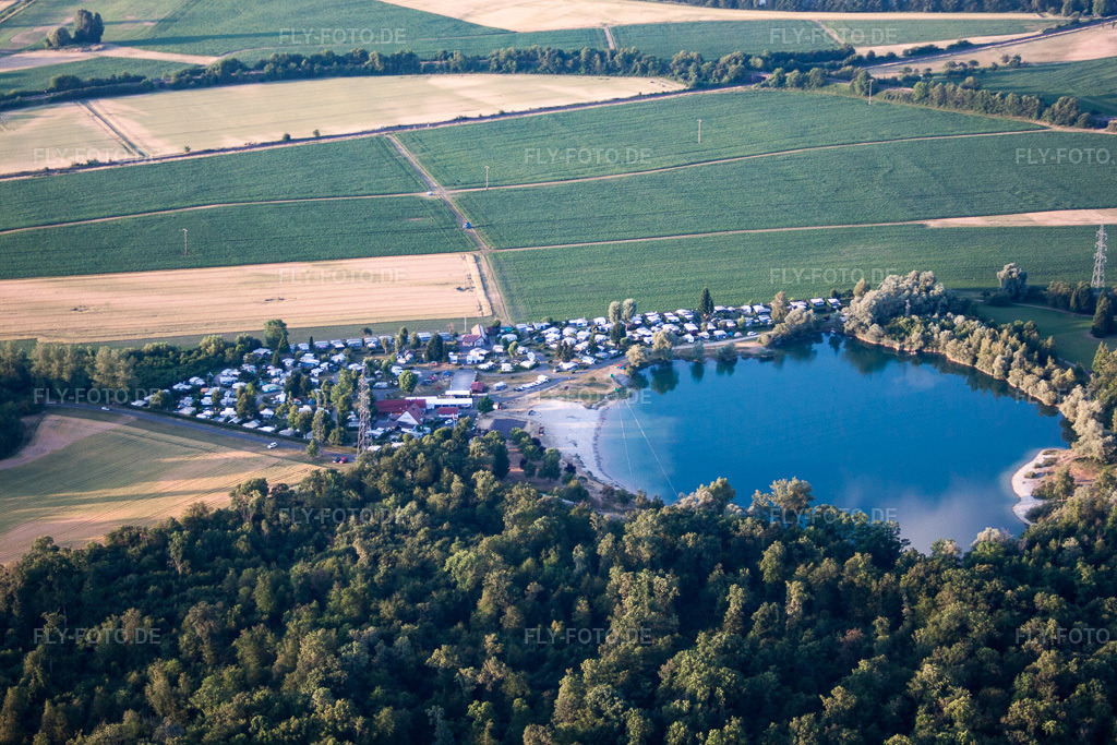 Luftbild: Roeschwoog Baggersee in Leutenheim im Bundesland Bas-Rhin in Frankreich. – Foto: IMG_68005.jpg vom 19.06.2014 durch Werner Riehm/FLY-FOTO.de – Auflösung des Originals: 4752 x 3168 px