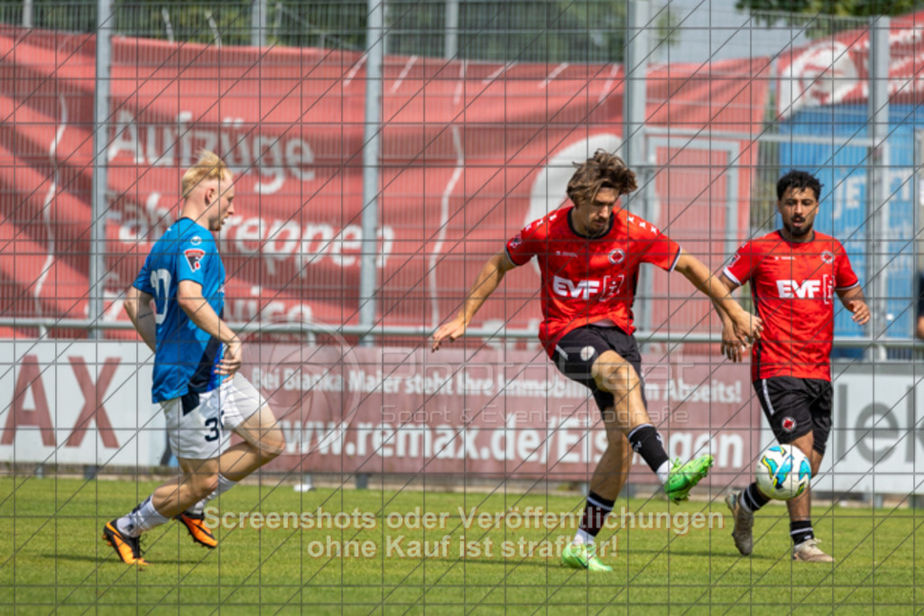 20250816_152419_0676 | #,1.Göppinger SV (rot) vs. FSV 08 Bietigheim-Bissingen (blau), Fußball, Oberliga BW, wfv, 03. Spieltag, Saison 2025/2026, Rasensportplatz Stadion SV Göppingen, Hohenstaufenstr. 116, 73033 Göppingen, 16.08.2025 - 14:00 Uhr,Foto: PhotoPeet-Sportfotografie/Peter Harich
