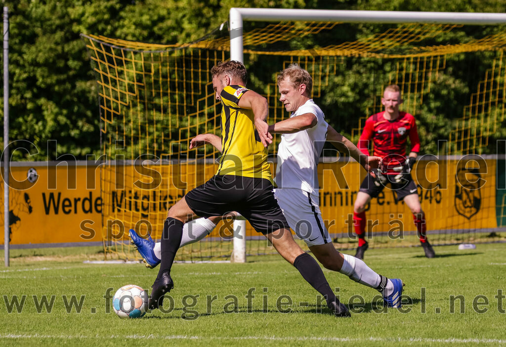 2023-08-19_118_FC_Moosinning_gegen_SV_Reichertsheim | Moosinning, Deutschland, 19.08.2023:
Fußball, Bezirksliga Oberbayern Ost 2023 / 2024, 5. Spieltag, FC Moosinning gegen SV Reichertsheim, Endergebnis: 0:4

Thomas Auerweck (FC Moosinning, #19), Matthias Neumaier (SV Reichertsheim, #2)

Foto: Christian Riedel / fotografie-riedel.net
