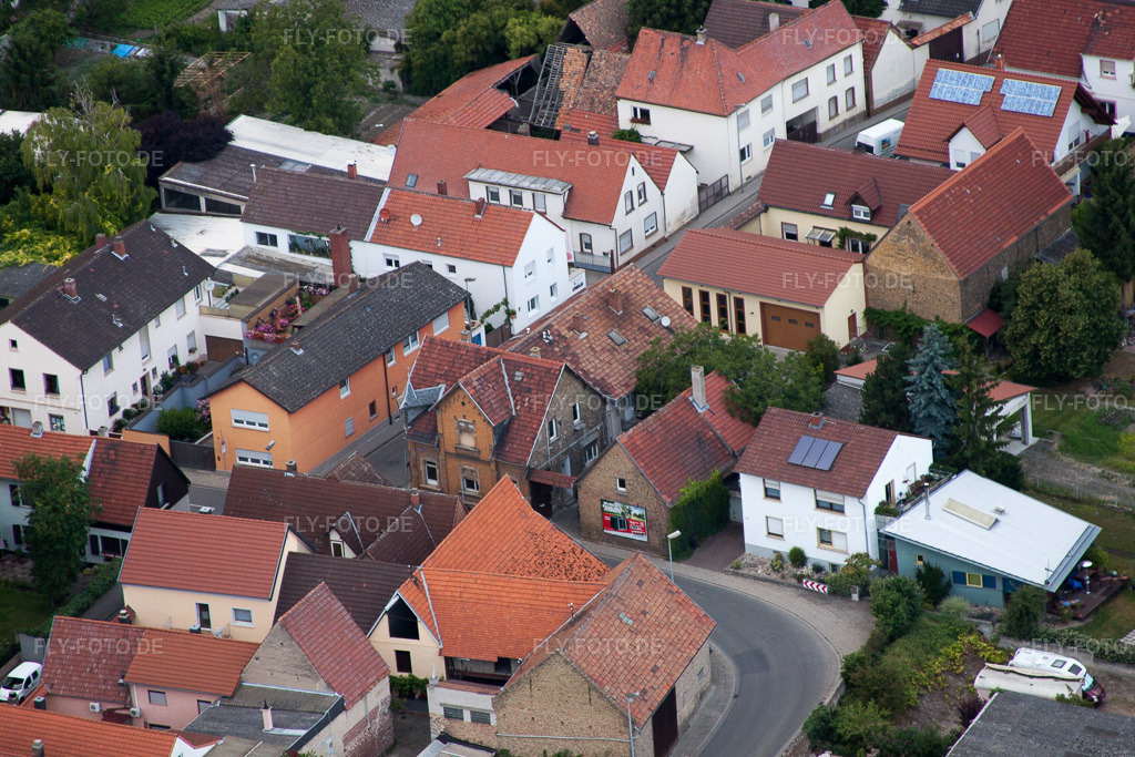 Luftbild: Roxheimer Straße im Ortsteil Bobenheim in Bobenheim-Roxheim im Bundesland Rheinland-Pfalz in Deutschland. Foto: IMG_69090.jpg vom 24.06.2014 durch Werner Riehm/FLY-FOTO.de