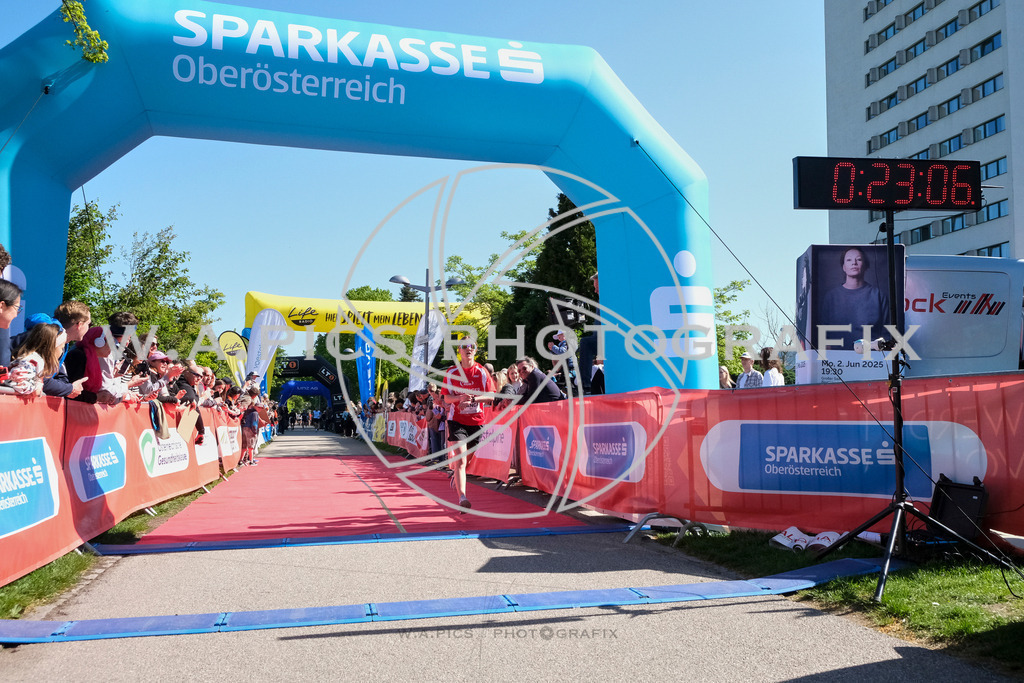 ..... | LINZ,AUSTRIA,27.April 24, Int. 3 Brückenlauf Linz  , Image shows: Photo: WAPICS / Michael ring