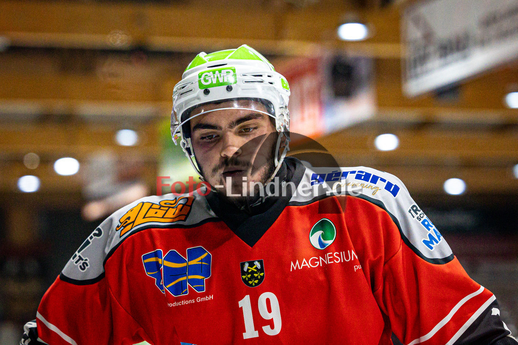 SG SV Eberfing/SV Söchering gegen FC Seeshaupt | Fußball A-Klasse Herren Gruppe 5, SG SV Eberfing/SV Söchering gegen FC Seeshaupt, 20241027,Zweikampf zwischen Lukas REISACHER (FC Seeshaupt 20) und Thomas HAAS (SG SV Eberfing/SV Söchering 7),2024-10-27 in Eberfing (Sportpark Eberfing), Thomas HAAS (SG SV Eberfing/SV Söchering 7), Lukas REISACHER (FC Seeshaupt 20)Copyright: WolfgangxLindner www.foto-lindner.de