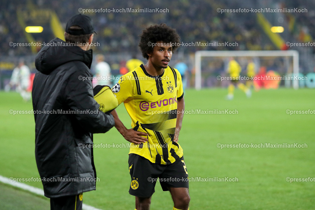 BVB01102402200 | 01.10.2024, Fußball, UEFA Champions League, Borussia Dortmund - Celtic Glasgow, 2. Spieltag, Signal Iduna Park, Saison 2024 2025: Karim Adeyemi (BVB #27) muss verletzt das Spielfeld verlassen Verletzung Enttäuschung Enttäuscht Schmerzen