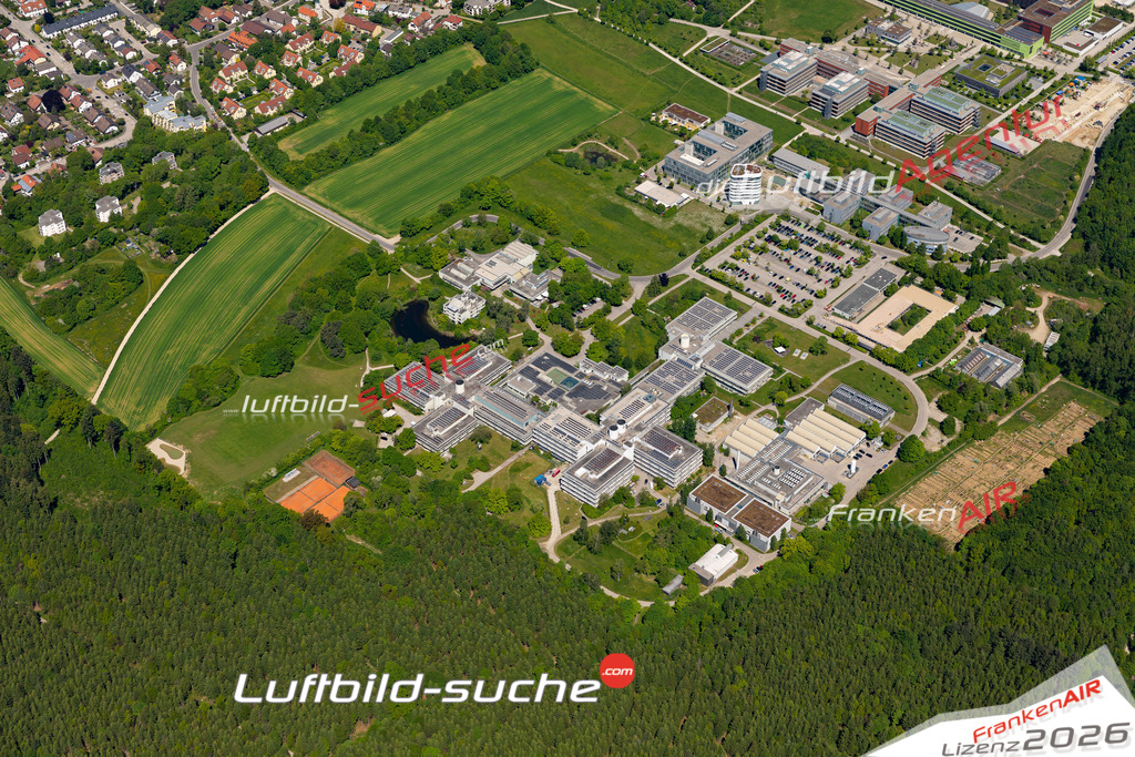 Die Luftaufnahme Martinsried - Planegg wurde 2021 mittels Flugzeug (keine Drohne) erstellt. Hohe Auflösung -für große Poster und Wandbilder geeignet!