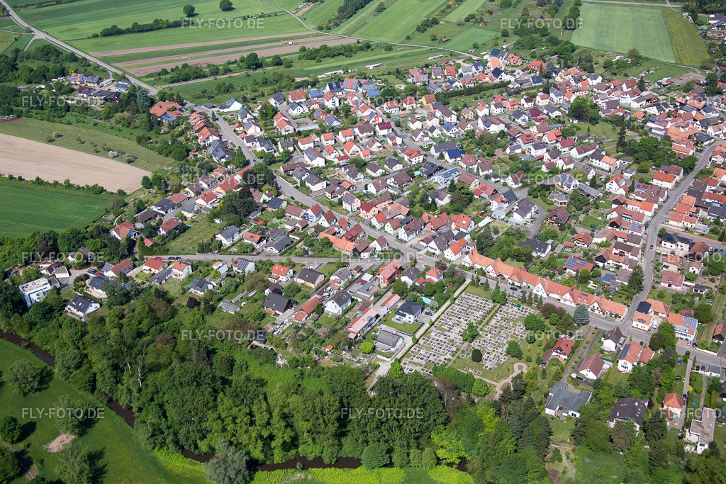 Dorfansicht | Luftbild: Dorfansicht in Berg im Bundesland Rheinland-Pfalz in Deutschland. Foto: IMG_078591.jpg vom 08.05.2015 durch Werner Riehm/FLY-FOTO.de - Realisiert mit Pictrs.com
