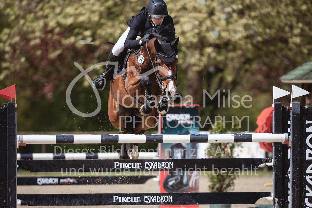 240428_Spenge_M2-Spr-143 | Deine schönsten Turniermomente als professionelle Fotos! Entdecke hochwertige Pferdesport-Fotografie im Online-Shop. Jetzt Fotos finden & bestellen!