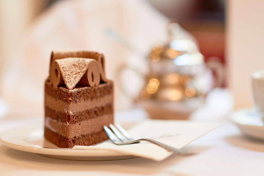 Demel K. u. K. Hofzuckerbäcker | Wien, Austria - August 09, 2017: Demel K. u. K. Hofzuckerbäcker; Anna Torte und Melange im Salon. - Realisiert mit Pictrs.com