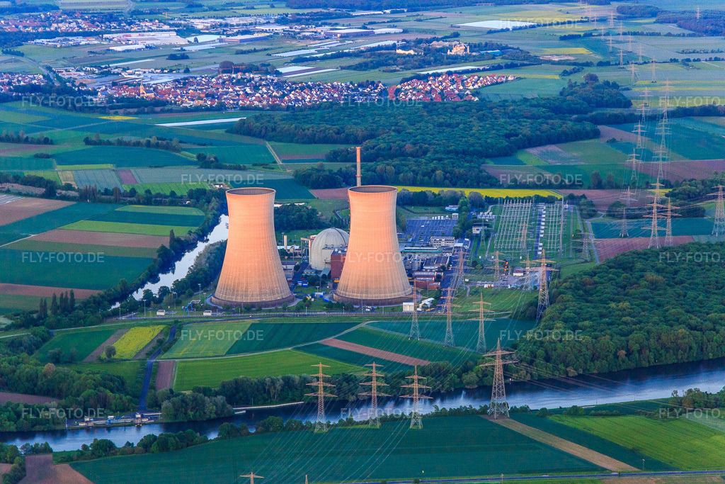 Luftbild: Preussenelektra GmbH — Kernkraftwerk Grafenrheinfeld am Main bei Sonnenuntergang in Grafenrheinfeld im Bundesland Bayern in Deutschland. Foto: IMG_099956.jpg vom 25.05.2017 durch Werner Riehm/FLY-FOTO.deWWW.PREUSSENELEKTRA.DE