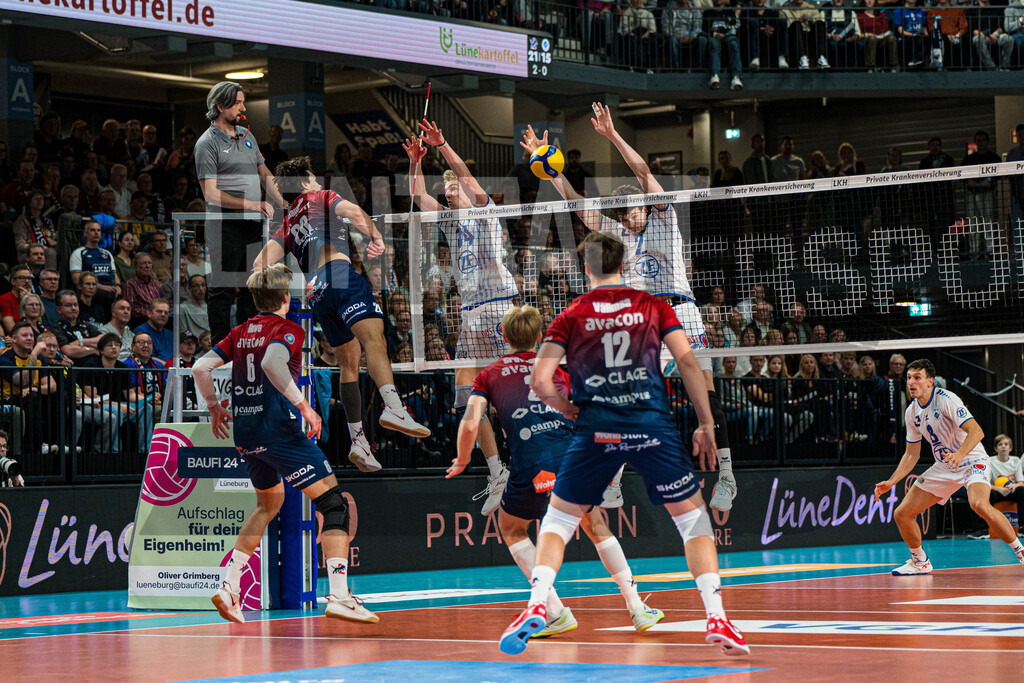 Volleyball I Herren I Saison 2025/2026 I Bundesliga I 5. Spieltag I SVG Lüneburg - VfB Friedrichshafen | CONTRAST ZERØ MEDIA - Realisiert mit Pictrs.com