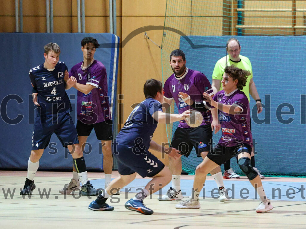 2023-12-09_014_SpVgg_Altenerding_gegen_TSV_Indersdorf | Erding, Deutschland, 09.12.2023:
Handball, Bezirksoberliga Männer 2023 / 2024, 10. Spieltag, SpVgg Altenerding gegen TSV Indersdorf, Endergebnis: 42:25

Maximilian Klonek (TSV Indersdorf, #4), Andreas Reuther (TSV Indersdorf, #17), Christian Loris (SpVgg Altenerding, #11), Jabob Köhler (SpVgg Altenerding, #6)

Foto: Christian Riedel / fotografie-riedel.net