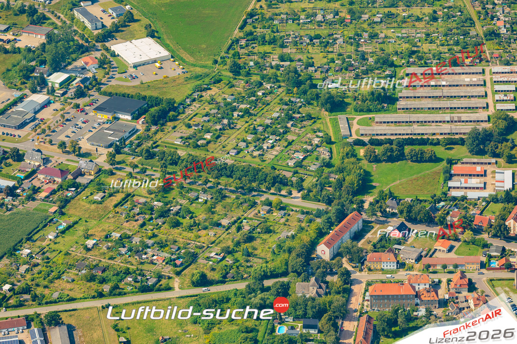 Luftaufnahme Gärten Osterburg - Die Luftaufnahme wurde 2025 vom UL-Flugzeug heraus erstellt ( ohne Drohne ) - Hochauflösende Luftaufnahme - für professionelle Ausdrucke geeignet. Die Geschenkidee !Mit Lizenz und Bildrechte bestellbar