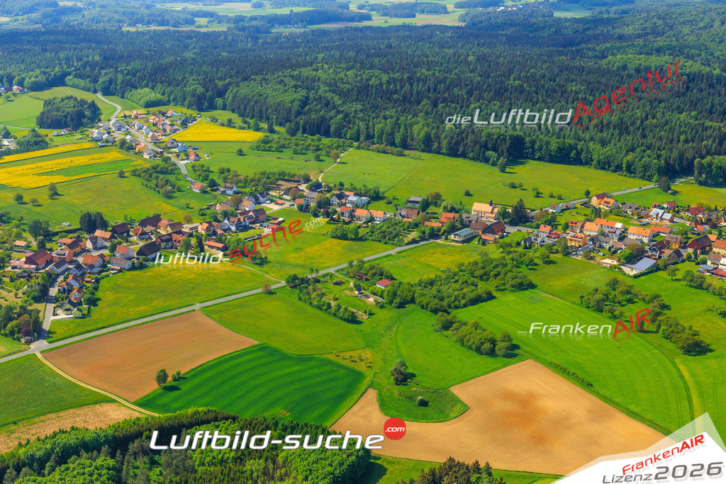 Die Luftaufnahme Kleingesee - Gößweinstein wurde vom UL-Flugzeug (keine Drohne) aus fotografiert.Hohe Druck- Auflösung-die Geschenkidee!