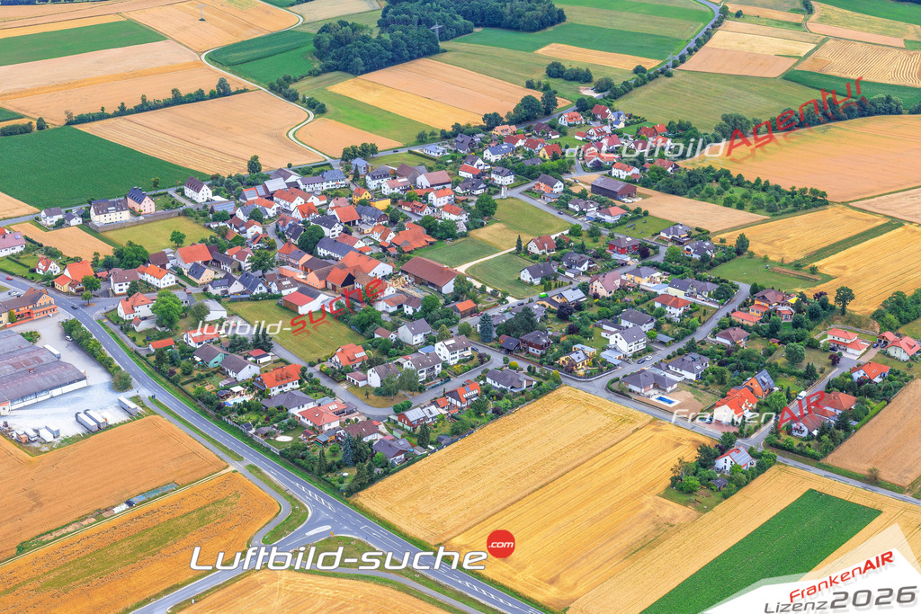 Die Luftaufnahme Grundfeld - Bad Staffelstein wurde vom UL-Flugzeug (keine Drohne) aus fotografiert.Hohe Druck- Auflösung-die Geschenkidee!