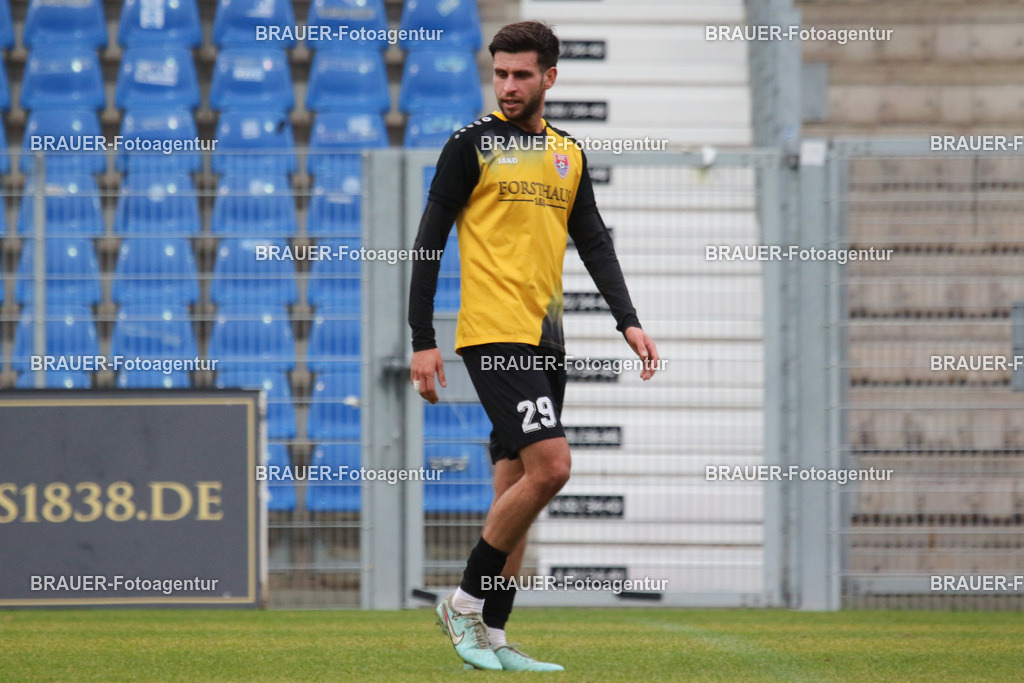 KFC Uerdingen - TSV Meerbusch | Krefeld, Deutschland, 07.12.25 Mohamed Benktib (KFC Uerdingen) schaut während des Oberliga Niederrhein Spiels zwischen KFC Uerdingen - TSV Meerbusch im Krefelder Grotenburg Stadion am 07. Dezember 2025 in Krefeld (Foto von Ralph Görtz / Brauer-Fotoagentur)