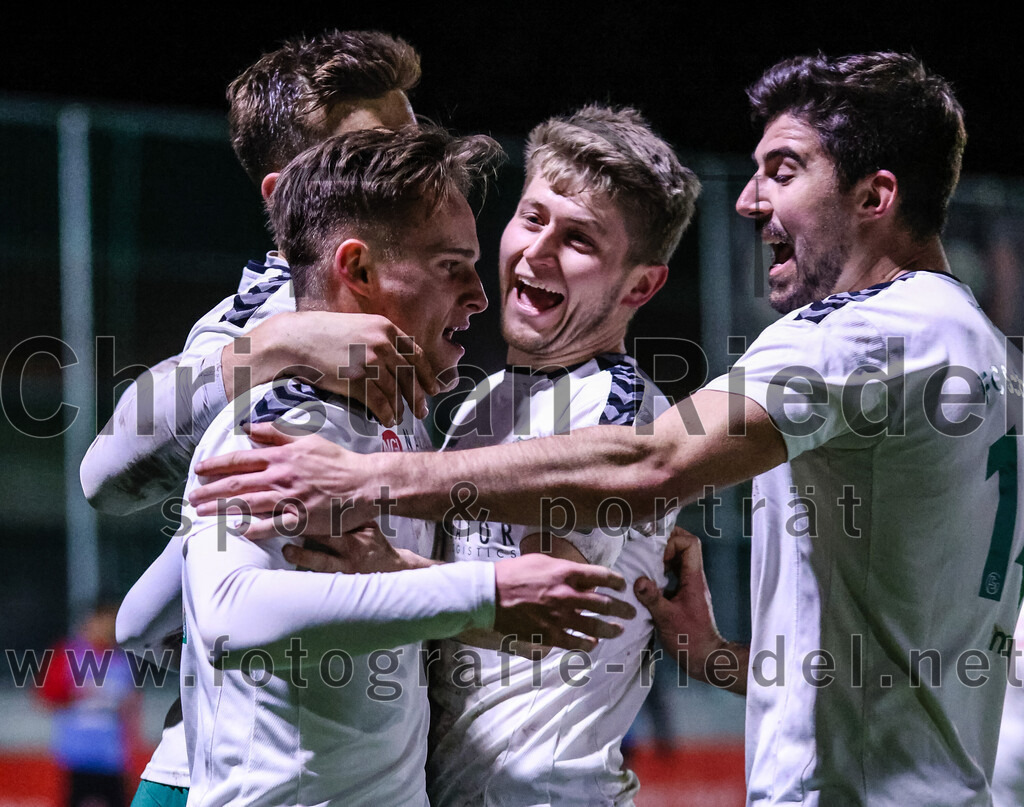 2024-03-28_098_FC_Schwaig_gegen_VfB_Forstinning | Oberding, Deutschland, 28.03.2024:
Fußball, Landesliga Südost 2023 / 2024, 27. Spieltag, FC Schwaig gegen VfB Forstinning, Endergebnis: 2:1

Raffael Ascher (FC Schwaig, #9), Leon Roth (FC Schwaig, #21), Tobias Jell (FC Schwaig, #2), Johannes Empl (FC Schwaig, #14)

Foto: Christian Riedel / fotografie-riedel.net