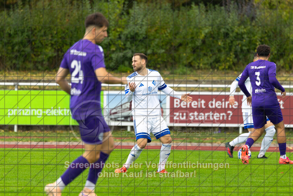 20261010_153126_0013_(c)_by_PhotoPeet | #,1.FC Eislingen (weiß) vs. TSV Bernhausen (lila), Fussball, Landesliga 2 - wfv, 11. Spieltag, Saison 2026/2027, Rasenplatz, Eichbachstation, Haldenstraße, 73054 Eislingen, 10.10.2026 - 15:30 Uhr,Foto: PhotoPeet / Sport- &amp; Eventfotografie / Peter Harich