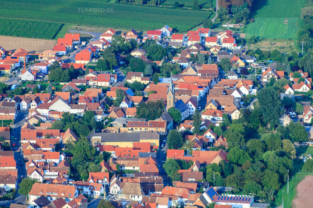 Luftbild: Hainbachstr in Essingen im Bundesland Rheinland-Pfalz in Deutschland. Foto: IMG_33138.jpg vom 04.09.2010 durch Werner Riehm/FLY-FOTO.de