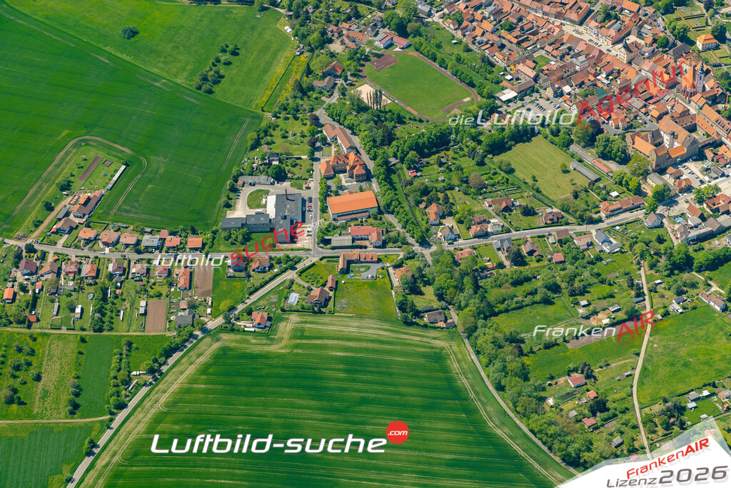 Das Luftbild der Stadt Römhild wurde 2022 vom Flugzeug heraus erstellt (keine Drohnen-Aufnahmen) Aufnahmehöhe ca.450 Meter- hohe Bildauflösung und Druck-Qualität. Garantiert!