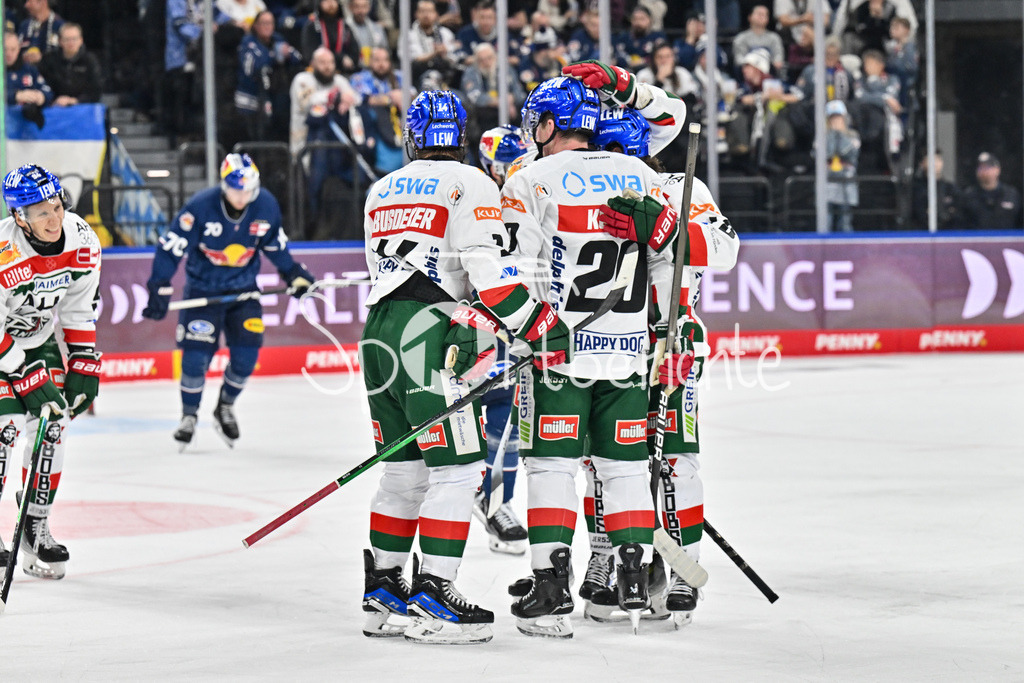 EHC RB München - Augsburger Panther | Jubel der Panther nach dem Treffer zum 3-2 durch Cody KUNYK (Augsburger Panther #20) / Freude / Happy / tor / Torschuetze / DEL: EHC RB Muenchen - Augsburger Panther, SAP Garden am 23.11.2024