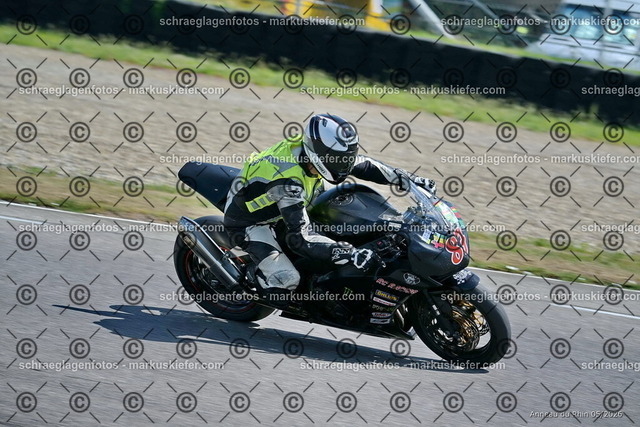 26BT02-1038 | markuskiefer.com - Realisiert mit Pictrs.com