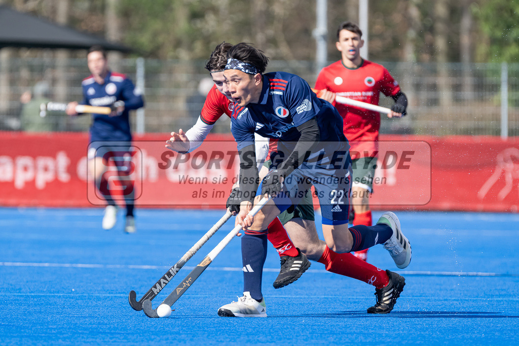 HK_20240323_109929 | 1. Bundesliga Hockey Herren Crefelder HTC - Mannheimer HC am 23.3.2024 Crefelder HTC  Hüttenallee, Krefeld ,  Dan Nquyen Liong ( Mannheimer HC #22 ) , Laurens Bernmhard ( Crefelder HTC #13 )