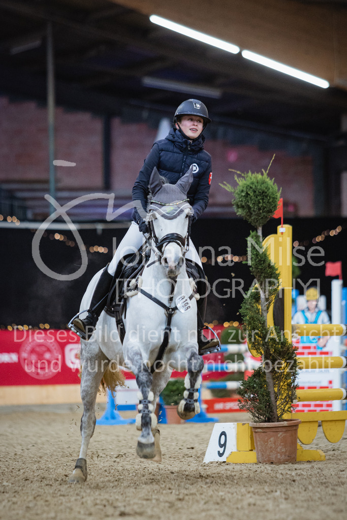 221127_Winterfestival_L-Spr_HPTTY-291 | Deine schönsten Turniermomente als professionelle Fotos! Entdecke hochwertige Pferdesport-Fotografie im Online-Shop. Jetzt Fotos finden & bestellen!