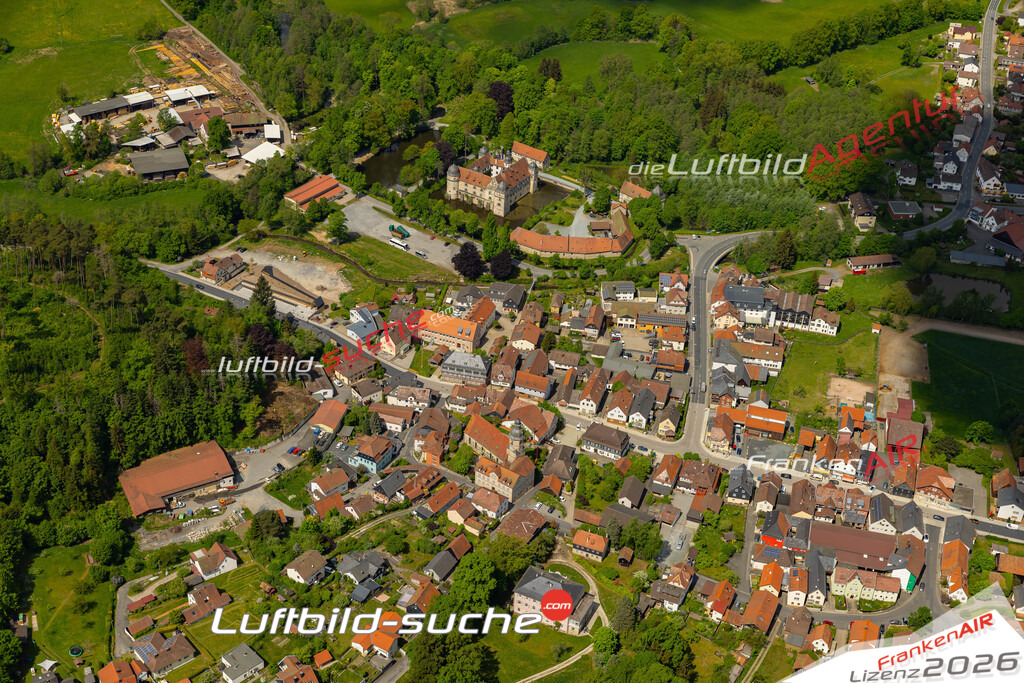 Das Luftbild der Stadt Mitwitz wurde 2022 vom Flugzeug heraus erstellt (keine Drohnen-Aufnahmen) Aufnahmehöhe ca.450 Meter- hohe Bildauflösung und Druck-Qualität. Garantiert!