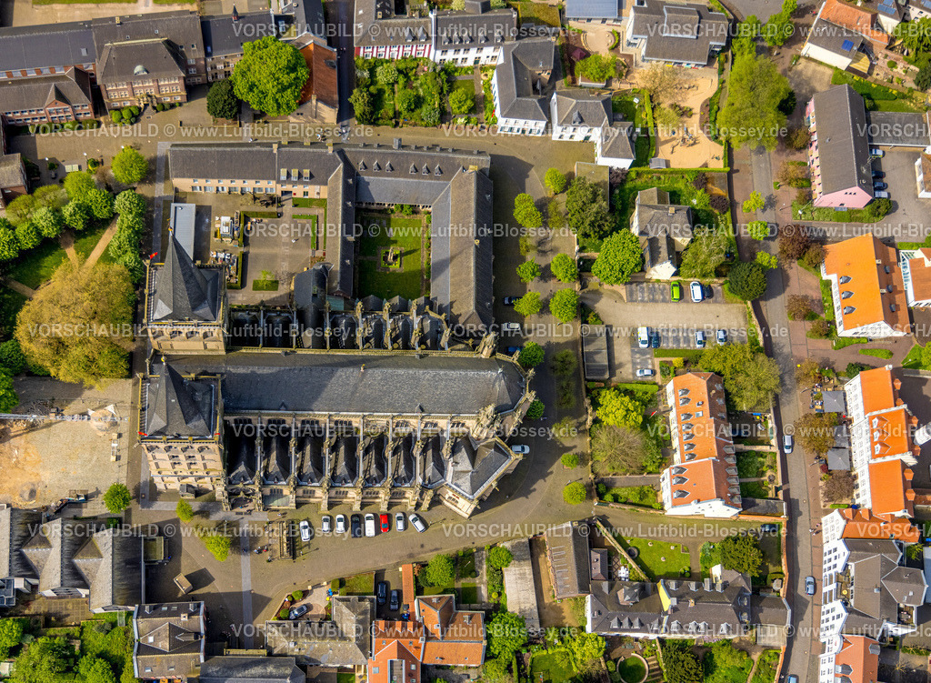 Xanten240402364 | Luftbild, kath. Kirche Dom St. Viktor in der Altstadt, Xanten, Niederrhein, Nordrhein-Westfalen, Deutschland