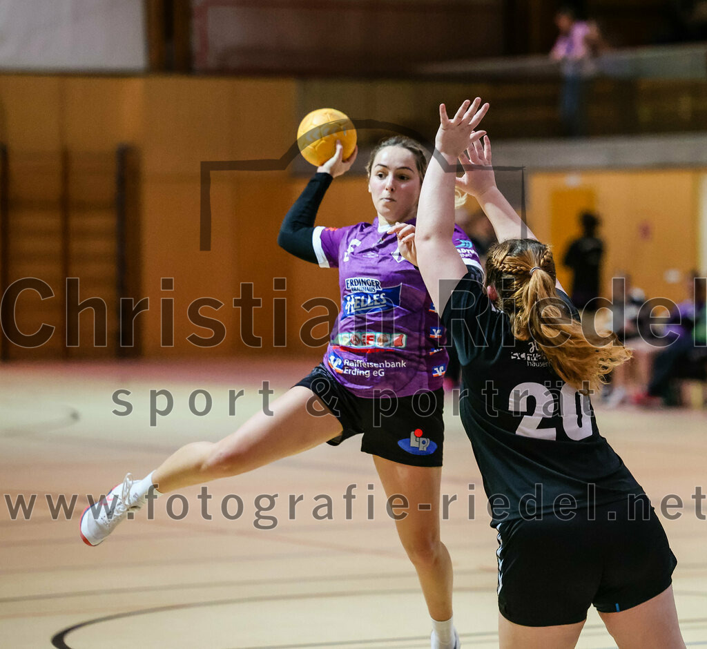 2024-01-27_068_SpVgg_Altenerding_gegen_HSG_Schwab-kirchen | Erding, Deutschland, 27.01.2024:
Handball, Bezirksoberliga Frauen Altbayern 2023 / 2024, 12. Spieltag, SpVgg Altenerding gegen HSG Schwab/kirchen, Endergebnis: 39:28

Lena Prem (SpVgg Altenerding, #5), Johanna Rubner (HSG Schwab/kirchen, #20)

Foto: Christian Riedel / fotografie-riedel.net
