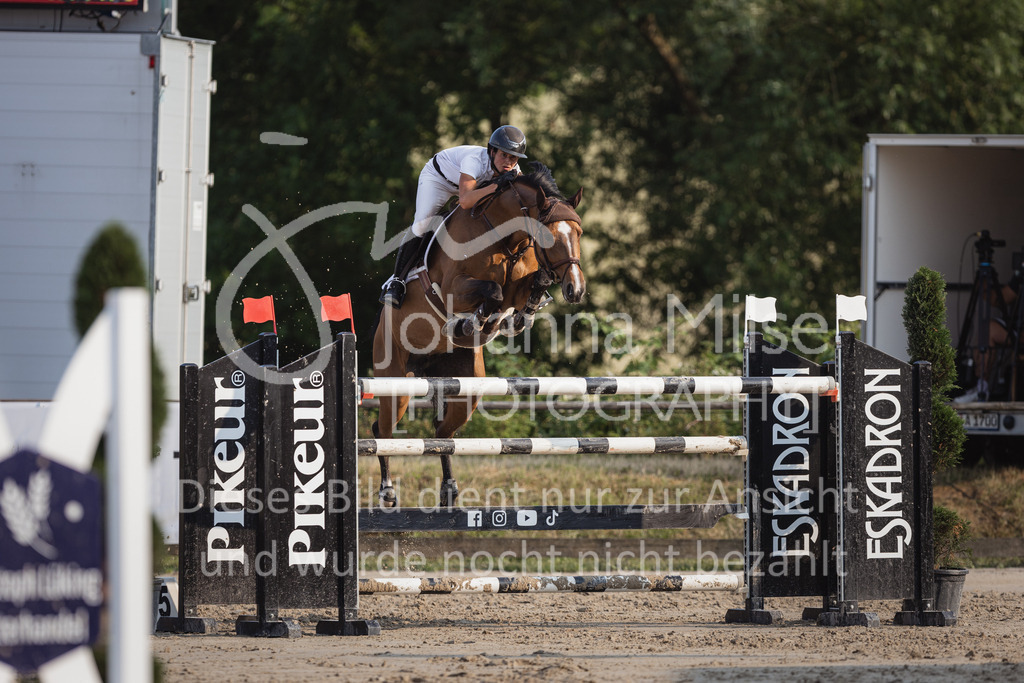 230624_PfSpTa_GroßerPreis-255 | Deine schönsten Turniermomente als professionelle Fotos! Entdecke hochwertige Pferdesport-Fotografie im Online-Shop. Jetzt Fotos finden & bestellen!